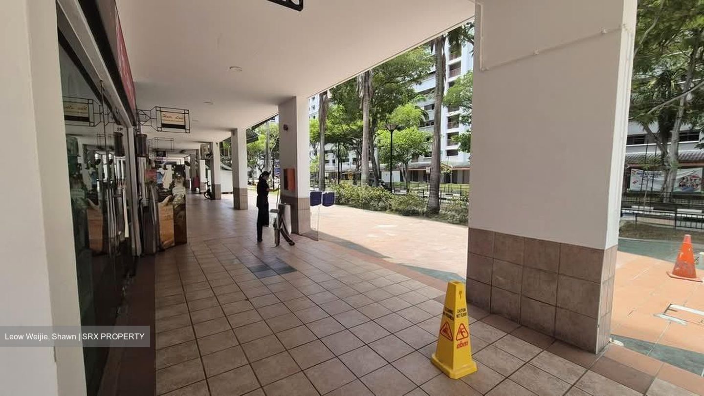 Tampines Street 32 (D18), Shop House #543720521